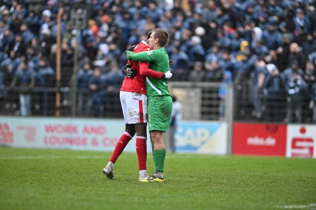 Alexander Sebald 1 FC Energie Cottbus hugs a player from SV Babelsberg 03 after the match at the Karl Liebknecht Stadium Players hug each other Copyright: xSpeedshotx