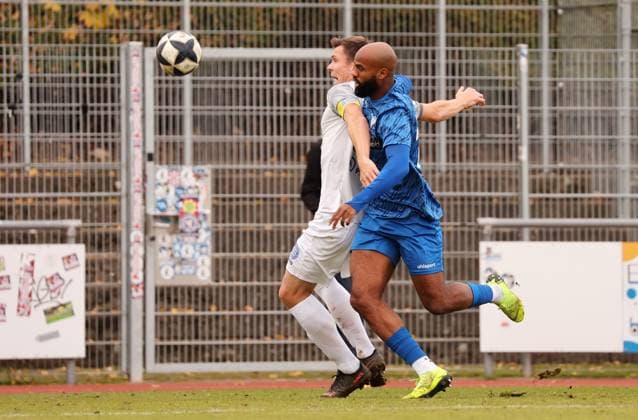 15 11 2025, Germany, Freiberg, Soccer Regionalliga Südwest, SGV Freiberg vs FC Bayern Alzenau, v l Marcel Wilke FC , Meghon Valpoort SGV