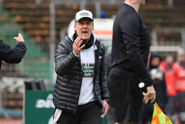 15 11 2025, Football, Men, Regionalliga Südwest, Season 2025 2026, FC 08 Homburg SV Sandhausen, Coach Roland Seitz FC 08 Homburg Homburg Waldstadion Saarland Germany DEU Copyright: xSebastianxBachx