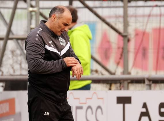 15 11 2025, Germany, Freiberg, Soccer Regionalliga Südwest, SGV Freiberg vs FC Bayern Alzenau, FC Coach Angelo Moro