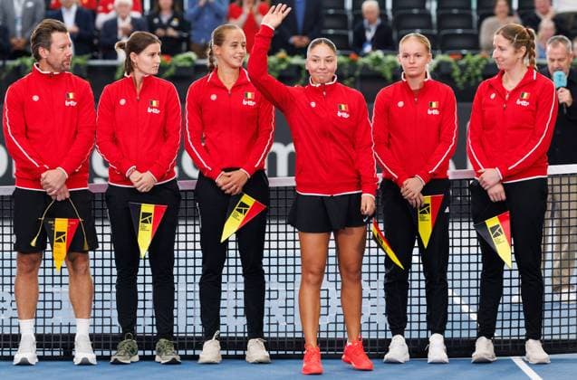Belgian team captain Wim Fissette, Belgian Greet Minnen, Belgian Hanne Vandewinkel, Belgian Sofia Costoulas, Belgian Jeline Vandromme and Belgian Magali Kempen pictured ahead of the first game between Belgian Costoulas and Turkish Aksu in the Billie Jean King Cup Play-offs, between Belgium and Turkey, on Saturday 15 November 2025 in Ismaning, Germany. PHOTO BENOITxDOPPAGNE  x141768240x