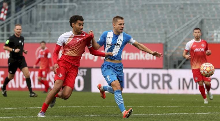 15 11 2025, xfsx, Men, Soccer, Season 2025 2026, Regionalliga Bayern, 18 Matchday FC Wuerzburger Kickers FV Illertissen v li Jermain Nischalke FC Wuerzburger Kickers , Max Zeller FV Illertissen Wuerzburg AKON ARENA Bayern Germany