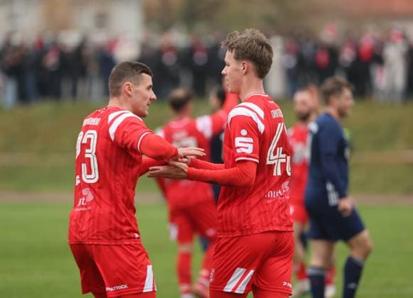 151125 Halle Saale Sachsen Anhalt Leuna Chemie Stadion Sport Fußball Hallescher FC Halle HFC Regionalliga Nordost 4 Liga Männer Saison 2025 2026 Landespokal Turbine Halle HFC tordas 0 1 durch Julien Damelang Hallescher FC Jubel Marius Hauptmann Hallescher FC