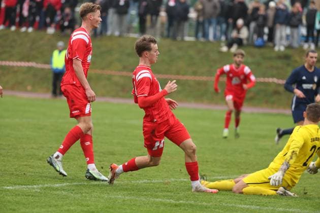 151125 Halle Saale Sachsen Anhalt Leuna Chemie Stadion Sport Fußball Hallescher FC Halle HFC Regionalliga Nordost 4 Liga Männer Saison 2025 2026 Landespokal Turbine Halle HFC tordas 0 1 durch Julien Damelang Hallescher FC Torwart Elias Gericke Turbine Halle