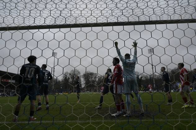Max Böhnke 30 FC Energie Cottbus with raised arms, Dominik Pelivan 5 FC Energie Cottbus and Maurice Covic 10 SV Babelsberg 03 in the penalty area, other players from SV Babelsberg 03 and FC Energie Cottbus position themselves in the penalty area Copyright: xSpeedshotx