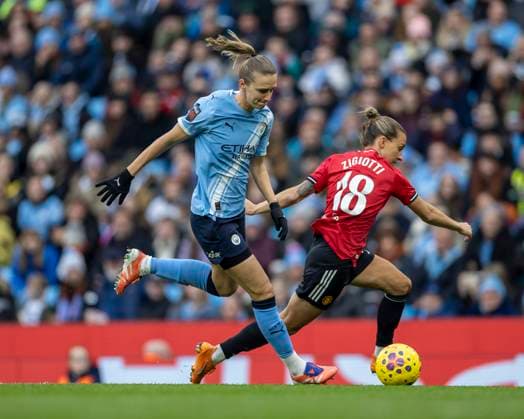 15th November 2025; Etihad Stadium, Manchester, England; Womens Super League Football, Manchester City versus Manchester United, ManU Vivianne Miedema of Manchester City Women challenges Julia Zigiotti Olme of Manchester United Women  TimxWilliams
