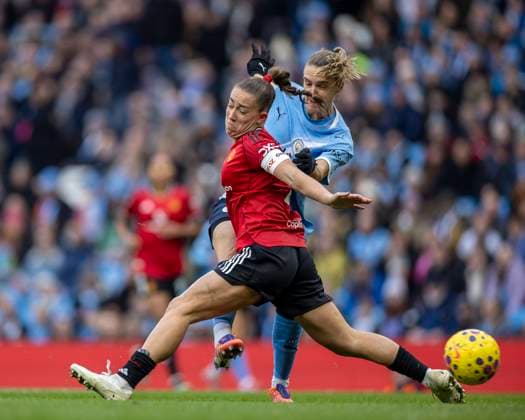 15th November 2025; Etihad Stadium, Manchester, England; Womens Super League Football, Manchester City versus Manchester United, ManU Maya Le Tissier of Manchester United Women blocks the shot by Vivianne Miedema of Manchester City Women  TimxWilliams