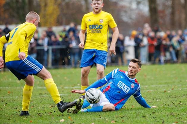 left Dennis Ahrndt Penzlin vs Paul Stock Rostock GER, Penzliner SV vs FC Hansa Rostock, Football, Men, State Cup Lübzer Pilscup, Round of 16, Season 2025 2026, 15 11 2025 Penzlin Data Experts Sportpark Mecklenburg Vorpommern Germany