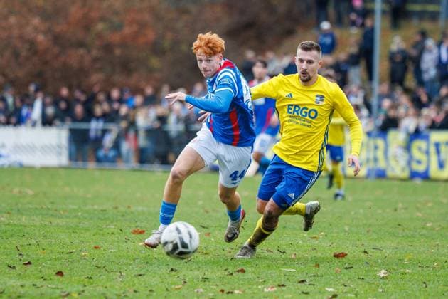 Tim Krohn Rostock vs. right Anton Funk Penzlin GER, Penzliner SV vs FC Hansa Rostock, Football, Men, State Cup Lübzer Pilscup, Round of 16, Season 2025 2026, 15 11 2025 Penzlin Data Experts Sportpark Mecklenburg Vorpommern Germany