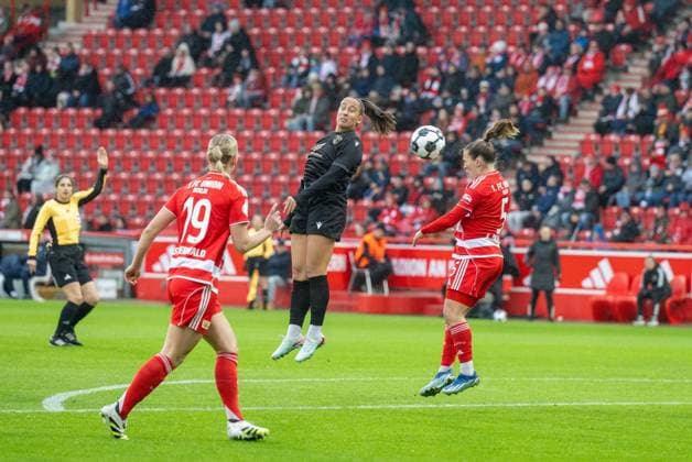 Soccer, Women, Season 2025 2026, DFB Cup Round of 16 , 1 FC Union Berlin FC Carl Zeiss Jena, f l Samantha Steuerwald 1 Women 1 FC Union , Nelly Juckel FC Carl Zeiss Jena , Katja Orschmann 1 Women 1 FC Union , 15 11 2025, Copyright: xMatthiasxKochx