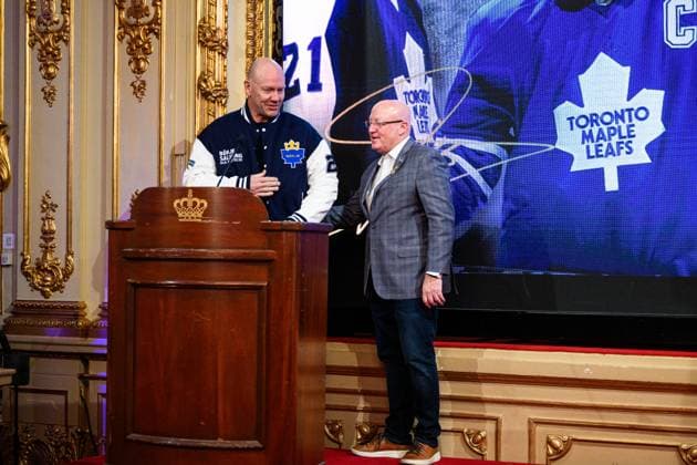 251115 Mats Sundin has been awarded the inaugural Börje Salming Courage Award during an event hosted by NHLAA on November 15, 2025 in Stockholm Photo Jesper Zerman BILDBYRAN kod JZ JZ0644 SWEDEN AND NORWAY ONLY NO SYNDICATION ishockey ice hockey nhl alumni association börje salming courage award  Copyright: JESPERxZERMAN BB251115JZ067