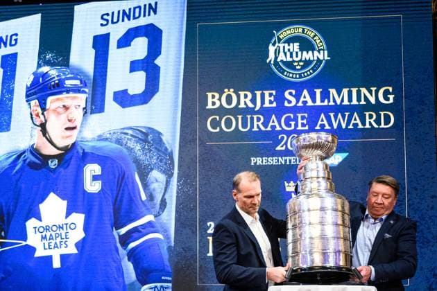 251115 Nicklas Lidström and Jari Kurri with the Stanley Cup during an event hosted by NHLAA on November 15, 2025 in Stockholm Photo Jesper Zerman BILDBYRAN kod JZ JZ0644 SWEDEN AND NORWAY ONLY NO SYNDICATION ishockey ice hockey nhl alumni association börje salming courage award  Copyright: JESPERxZERMAN BB251115JZ068