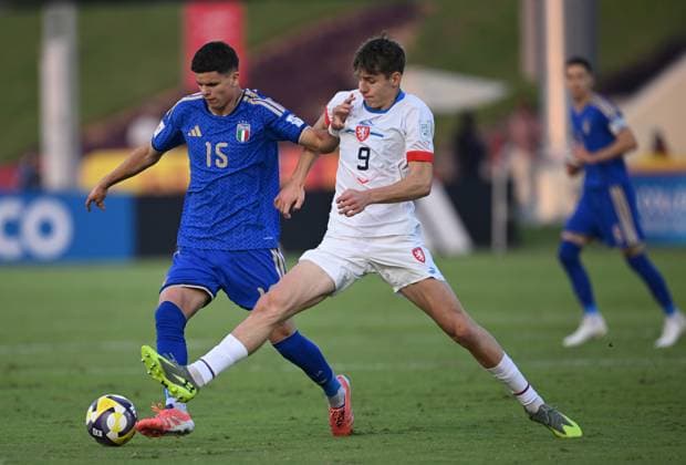 Football, Junior U 17 World Cup 2025 Doha Qatar Round of 16 15 11 2025 Match 75 Italy Czech Republic Cristiano De Paoli left, Italy v Vit Skrkon right, Czech Republic