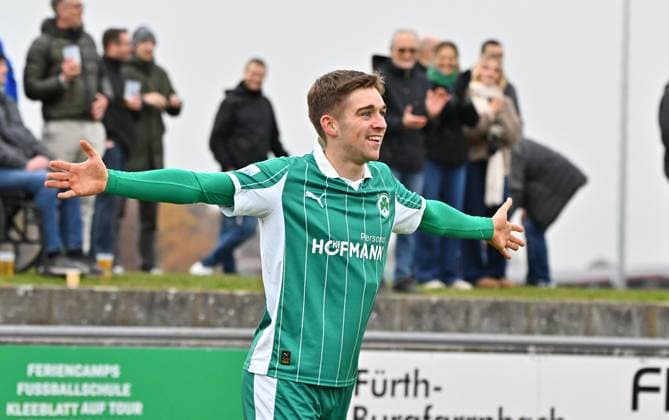 15 11 2025 Soccer season 2025 2026 Regionalliga Bayern 18 Matchday SpVgg Greuther Fürth Fuerth II U23 Kleeblatt SV Viktoria Aschaffenburg SVA Mezi xmexzix Goal celebration Joy after goal Goal shot to 3 1 by Philipp Hack 13, SpVgg Greuther Fürth II