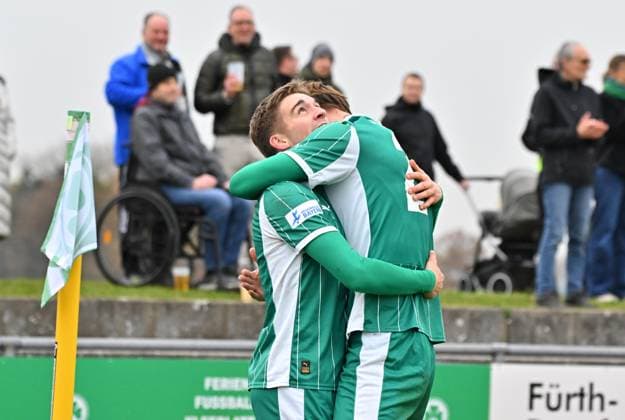 15 11 2025 Soccer season 2025 2026 Regionalliga Bayern 18 Matchday SpVgg Greuther Fürth Fuerth II U23 Kleeblatt SV Viktoria Aschaffenburg SVA Mezi xmexzix Goal celebration Joy after goal Goal shot to 3 1 by Philipp Hack 13, SpVgg Greuther Fürth II