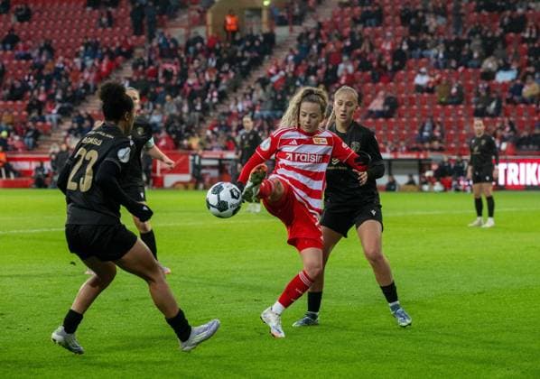 Soccer, Women, Season 2025 2026, DFB Cup Round of 16 , 1 FC Union Berlin FC Carl Zeiss Jena, f l Josephine Bonsu FC Carl Zeiss Jena , Jenny Hipp 1 Women 1 FC Union , Steffi Schmid FC Carl Zeiss Jena , 15 11 2025, Copyright: xMatthiasxKochx