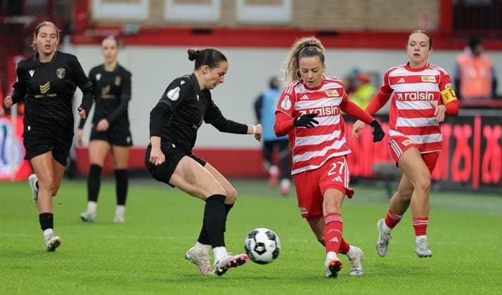 Elena Mühlemann , Jenny Hipp, Lisa Heiseler duel Match scene Action Sport Soccer Football DFB Cup Women Womens Womens Round of 16 Season 2025 2026 15 11 2025 1 FC Union Berlin vs FC Carl Zeiss Jena DFL regulations prohibit any use of photographs as image sequences and or quasi video