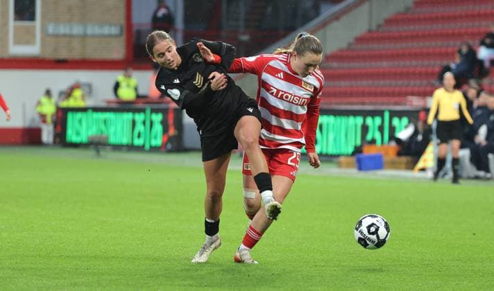 Lisa Gora, Ida Heikkinen duel match scene Action Sport Football Soccer DFB Pokal Women Women Round of 16 Season 2025 2026 15 11 2025 1 FC Union Berlin vs FC Carl Zeiss Jena DFL regulations prohibit any use of photographs as image sequences and or quasi video