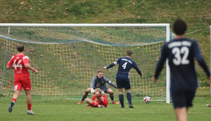 151125 Halle Saale Sachsen Anhalt Leuna Chemie Stadion Sport Fußball Hallescher FC Halle HFC Regionalliga Nordost 4 Liga Männer Saison 2025 2026 Landespokal Turbine Halle HFC Luca Bendel HFC Torwart U19 almost the equalizer by Eric Gröger Turbine Halle