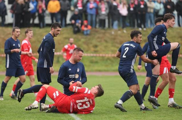 151125 Halle Saale Saxony Anhalt Leuna Chemie Stadion Sport Football Hallescher FC Halle HFC Regionalliga Nordost 4 Liga Männer Season 2025 2026 Landespokal Turbine Halle HFC Niclas Stierlin Hallescher FC