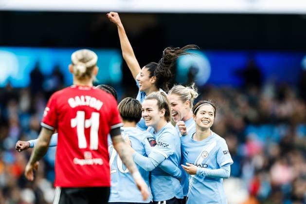 Manchester City Women v Manchester United, ManU Women Barclays Women s Super League Lauren Hemp of Manchester City Women scores her teams third goal during the Barclays Women s Super League match at the Etihad Stadium, Manchester UK Newspapers OUT Copyright: xMaxxTomlinsonx FIL-22504-0028