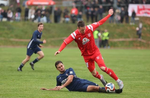 151125 Halle Saale Sachsen Anhalt Leuna Chemie Stadion Sport Football Hallescher FC Halle HFC Regionalliga Nordost 4 Liga Männer Saison 2025 2026 Landespokal Turbine Halle HFC Pascal Schmedemann Hallescher FC Dominik Zech Turbine Halle