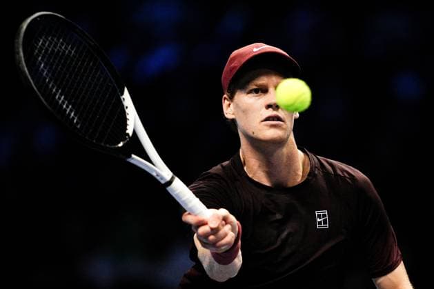 Italy s Jannik Sinner returns the ball to Australia s Alex de Minaur during the singles semi-finals tennis match of the ATP, Tennis Herren World Tour Finals at the Inalpi Arena in Turin, Italy - Saturday, Nov. 15, 2025. -  Copyright: xMarcoxAlpozzi LaPressex