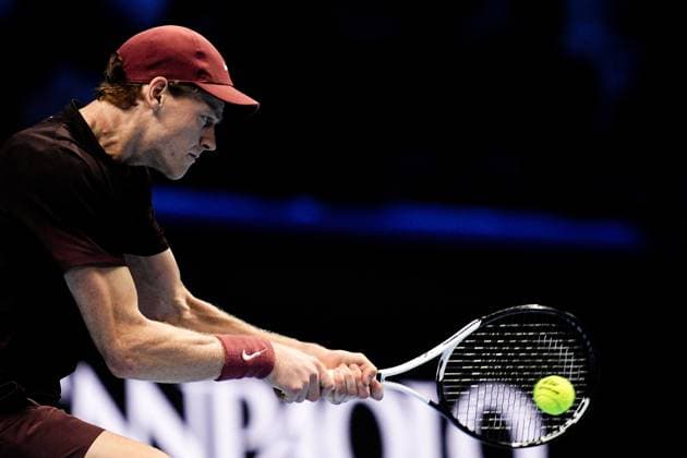 Italy s Jannik Sinner returns the ball to Australia s Alex de Minaur during the singles semi-finals tennis match of the ATP, Tennis Herren World Tour Finals at the Inalpi Arena in Turin, Italy - Saturday, Nov. 15, 2025. -  Copyright: xMarcoxAlpozzi LaPressex