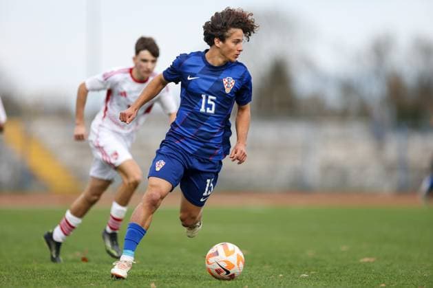 European Championships qualifiers match, Croatia U-19, Gibrltar U-19 Lovro Chelfi of Croatia controls the ball during round 2 of European Championships 2026 qualifiers match between U19 Croatia and U19 Gibraltar at Branko Cavlovic-Cavlek Stadium on November 15, 2025 in Karlovac, Croatia.  IgorxKralj PIXSELL
