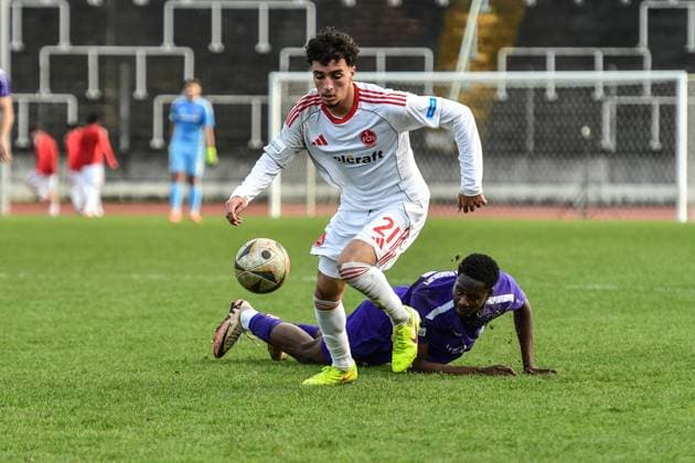 Regionalliga Bayern Schwaben Augsburg vs 1 FC Nürnberg II, 15 11 2025 Nizar Ülstel 1 FC Nürnberg II, 21 Marc Sofdl TSV Schwaben Augsburg, 27 on ground , Augsburg, 14 11 2025 18 Matchday of Regionalliga Bayern, Schwaben Augsburg vs 1 FC Nürnberg II, Augsburg Rosenaustadion Copyright: xBEAUTIFULxSPORTS Märklx
