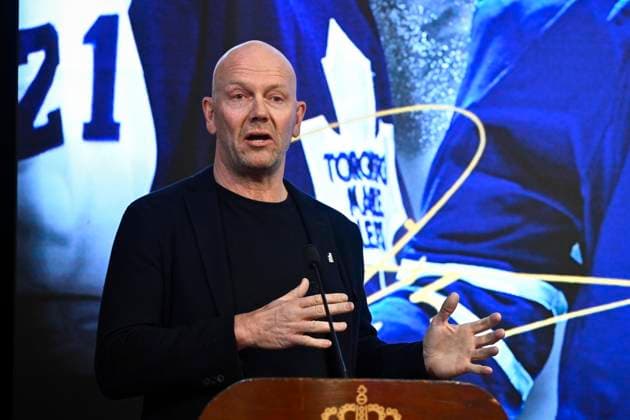 STOCKHOLM, SWEDEN 20251115 Mats Sundin is presented with the Börje Salming Courage Award, officially presented in conjunction with the NHL Global Series, at a gala in the Hall of Mirrors at the Grand Hotel in Stockholm on Saturday STOCKHOLM SWEDEN x10090x  Copyright: xClaudioxBresciani TTx MATS SUNDIN MOTTAR BÖRJE SALMING COURAGE AWARD