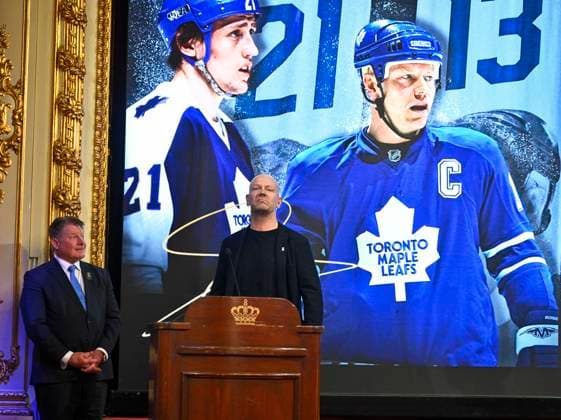 STOCKHOLM, SWEDEN 20251115 Mats Sundin is awarded the Börje Salming Courage Award to the left star Glenn Healy The award is officially presented in connection with the NHL Global Series, at a gala in the Hall of Mirrors at the Grand Hotel in Stockholm on Saturday STOCKHOLM SWEDEN x10090x  Copyright: xClaudioxBresciani TTx MATS SUNDIN MOTTAR BÖRJE SALMING COURAGE AWARD