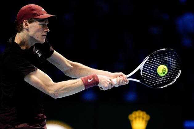 Italy s Jannik Sinner returns the ball to Australia s Alex de Minaur during the singles semi-finals tennis match of the ATP, Tennis Herren World Tour Finals at the Inalpi Arena in Turin, Italy - Saturday, Nov. 15, 2025. -  Copyright: xMarcoxAlpozzi LaPressex