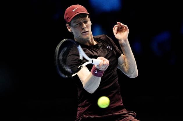 Italy s Jannik Sinner returns the ball to Australia s Alex de Minaur during the singles semi-finals tennis match of the ATP, Tennis Herren World Tour Finals at the Inalpi Arena in Turin, Italy - Saturday, Nov. 15, 2025. -  Copyright: xMarcoxAlpozzi LaPressex