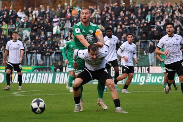 15 11 2025, Football, Men, Regionalliga Südwest, Season 2025 2026, FC 08 Homburg SV Sandhausen, Mart Ristl FC 08 Homburg , Louis Kolbe SV Sandhausen Homburg Waldstadion Saarland Germany DEU Copyright: xSebastianxBachx