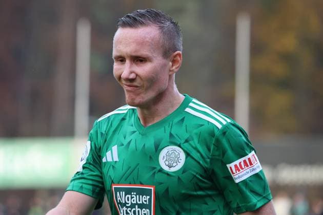 15 11 2025, Football, Men, Regionalliga Südwest, Season 2025 2026, FC 08 Homburg SV Sandhausen, Markus Mendler FC 08 Homburg disappoints Homburg Waldstadion Saarland Germany DEU Copyright: xSebastianxBachx