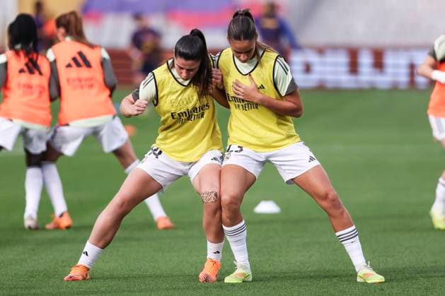 November 15, 2025, Barcelona, Barcelona, Spain: Maria Mendez Fernandez and Maelle Ourida Louisette Lakrar of Real Madrid CF warm up during the Spanish Women league, Liga F, football match played between FC Barcelona, Barca and Real Madrid CF at Estadi Olimpic Lluis Companys on November 15, 2025 in Barcelona, Spain. Barcelona Spain - ZUMAa181 20251115_zaa_a181_001 Copyright: xJavierxBorregox