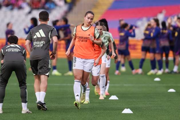 November 15, 2025, Barcelona, Barcelona, Spain: Sara Ilonka Dabritz of Real Madrid CF warms up during the Spanish Women league, Liga F, football match played between FC Barcelona, Barca and Real Madrid CF at Estadi Olimpic Lluis Companys on November 15, 2025 in Barcelona, Spain. Barcelona Spain - ZUMAa181 20251115_zaa_a181_003 Copyright: xJavierxBorregox