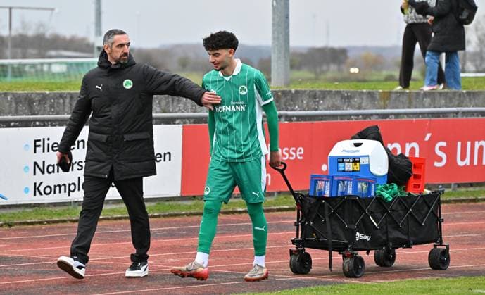 15 11 2025 Football Season 2025 2026 Regionalliga Bayern 18 Matchday SpVgg Greuther Fürth Fuerth II U23 Kleeblatt SV Viktoria Aschaffenburg SVA Mezi xmexzix Roberto Hilbert Coach SpVgg Greuther Fürth II Fadl Kamal 6, SpVgg Greuther Fürth II after the end of the match