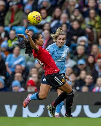 15th November 2025; Etihad Stadium, Manchester, England; Womens Super League Football, Manchester City versus Manchester United, ManU Lauren Hemp of Manchester City Women crosses the ball past Jayde Riviere of Manchester United Women  TimxWilliams