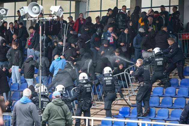 Büderich, Germany, 15 11 25 the fans of Wuppertaler SV riot during the match in the Lower Rhine Cup quarterfinal FC Büderich vs Wuppertaler SV in the stadium at Eisenbrand Büderich Stadion am Eisenbrand North Rhine Westphalia Germany Copyright: xBrauer-Fotoagenturx xAdrianxSchlx