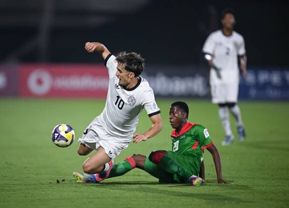 Football, Junior U 17 World Cup 2025 Doha Qatar Round of 16 15 11 2025 Match 83 Germany Burkina Faso Eba Bekir Is left, Germany against Alassana Bagayogo right, Burkina Faso