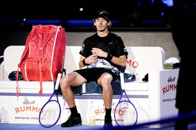 Australia s Alex de Minaur react on the singles semi-finals tennis match of the ATP, Tennis Herren World Tour Finals against Italy s Jannik Sinner at the Inalpi Arena in Turin, Italy - Saturday, Nov. 15, 2025. -  Copyright: xMarcoxAlpozzi LaPressex