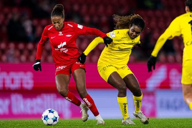 251115 Cassandra Ella Archontoulis Bogere of Brann and Imani Jordyn Jenkins of Bodo Glimt during the Toppserien football match between Brann and Bodo Glimt on November 15, 2025 in Bergen Photo Marius Simensen BILDBYRAN Cop 238 bbeng bodo glimt brann dam football fotball fotboll tfk toppserien  Copyright: MARIUSxSIMENSEN BB251115BB646