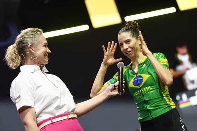 2025 UCI Cycling Esports World Championships powered by MyWhoosh Picture by Alex Whitehead SWpix.com - 15 11 2025 - Cycling - 2025 UCI Cycling Esports World Championships powered by MyWhoosh - Space42 Arena, Abu Dhabi, UAE - Elite Women - Gabriela Guerra (Brazil) being interviewed after being a Silver Medalist Abu Dhabi Space42 Arena United Arab Emirates Copyright: x xSWpix.comx(t axPhotographyxHubxLtd)xAlexxWhitehead SWpix.comx SWP-3030-12121