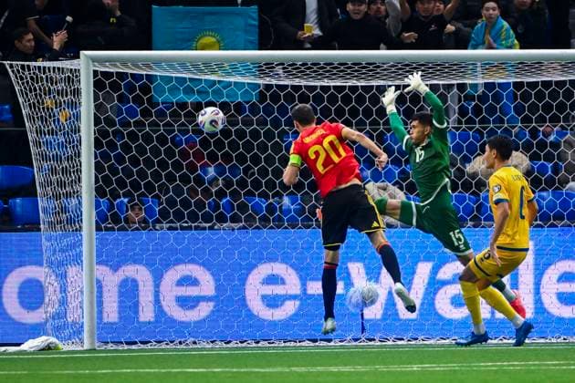 Kazakhstan v Belgium - FIFA World Cup, WM, Weltmeisterschaft, Fussball 2026 UEFA Qualifiers NUR-SULTAN, KAZAKHSTAN - NOVEMBER 15 : Vanaken Hans midfielder of Belgium scoring a goal (1-1) during the FIFA World Cup 2026 UEFA European Qualifiers group J match between Kazakhstan and Belgium on November 15, 2025 in Nur-Sultan, Kazakhstan, 15 11 2025 Nur-Sultan Kazakhstan  Copyright: xVincentxKalutx