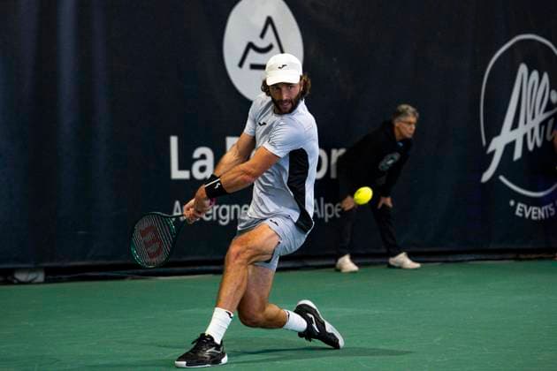TENNIS : Finale All In Open Auvergne Rhone-Alpes - Decines - 15 11 2025 Finale simple Liam BROADY (GBR) vs Jan-Lennard STRUFF (GER) lors du tournoi ATP, Tennis Herren Challenger 75 au ALL IN Country Club Ã DÃ cines-Charpieu le 15 11 2025. Photo Sandrine Thesillat PeNewZ  Copyright: xSandrinexThesillatx