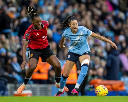 15th November 2025; Etihad Stadium, Manchester, England; Womens Super League Football, Manchester City versus Manchester United, ManU Leila Ouahabi of Manchester City Women under pressure from Melvine Malard of Manchester United Women  TimxWilliams
