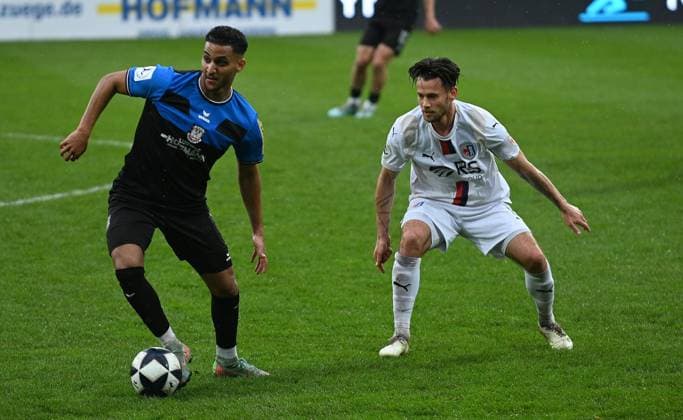 15 11 2025 xphx Frankfurt am Main, PSD Bank Arena Regionalliga Südwest Saison 2025 2026 FSV Frankfurt SG Barockstadt Fulda Lehnerz Amin Farouk 9, FSV Frankfurt vs Leon Pomnitz Fulda