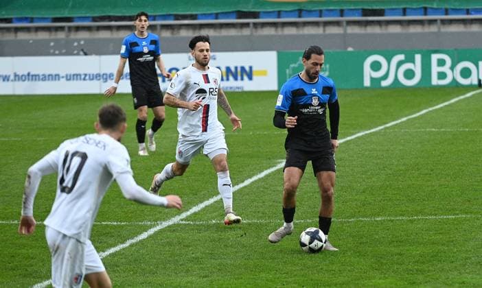 15 11 2025 xphx Frankfurt am Main, PSD Bank Arena Regionalliga Südwest Saison 2025 2026 FSV Frankfurt SG Barockstadt Fulda Lehnerz Leon Pomnitz Fulda v Amin Farouk 9, FSV Frankfurt